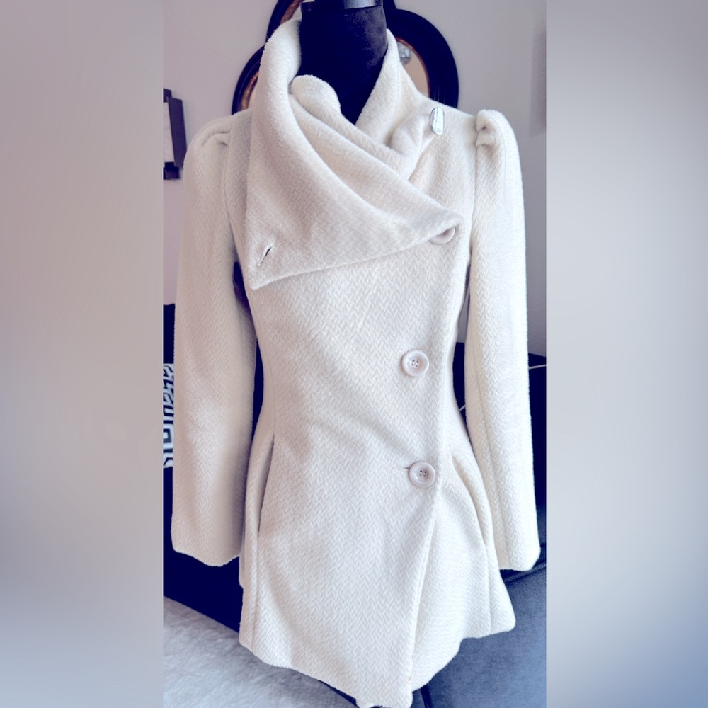 Metropark Size Small Winter white cream warm wrap jacket. Elegant!